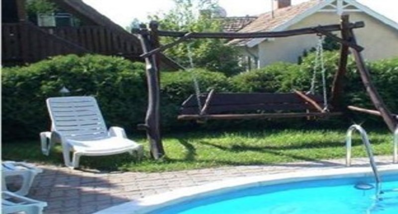 Pool_guesthouse__badacsonytomaj_garden_hungary