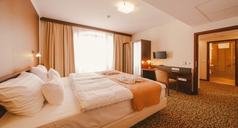 Park_hotel_room_heviz_hungary