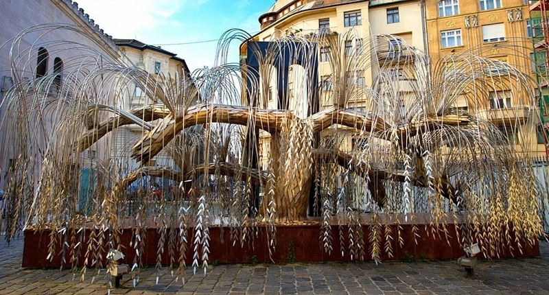 The_doh%c3%a1ny_street_synagogue__budapest_fountain