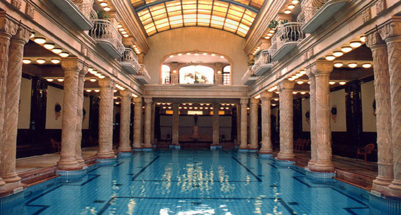 Hotel_gellert_pool_budapest_hungary